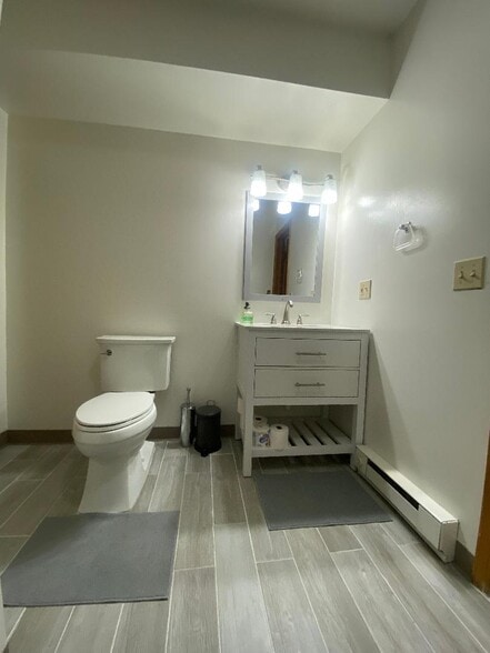 Updated Bathrm/New tile Flr - 50 Riverside Rd
