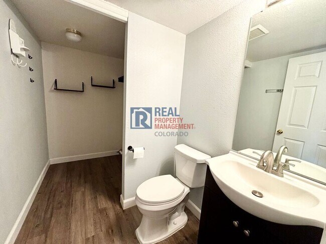 Building Photo - 17627 Cornish Pl