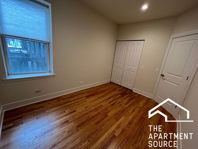 Building Photo - 3230 N Clark St