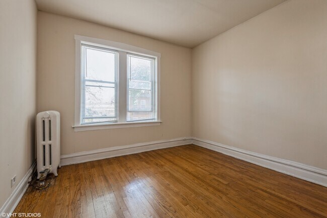 Building Photo - 3408 W Berteau Ave