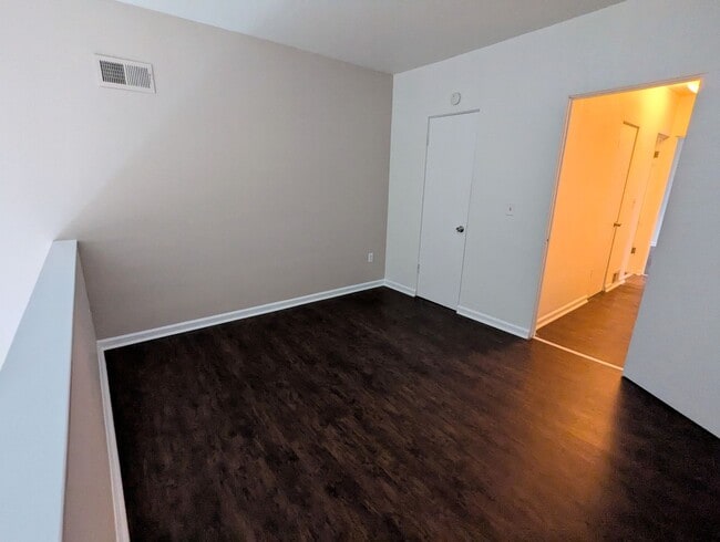 Building Photo - 2 Bedroom 1 Bathroom Loft Apartment (Shadyside)