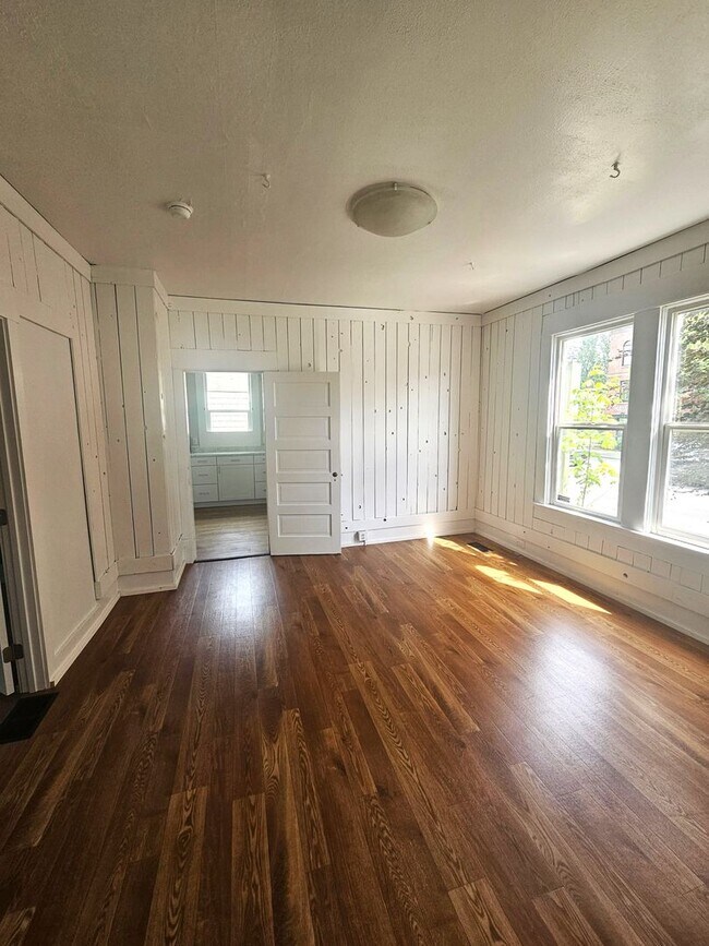 Building Photo - Charming 5-Bedroom Home with Updated Kitchen, & Bath in Fairhaven!
