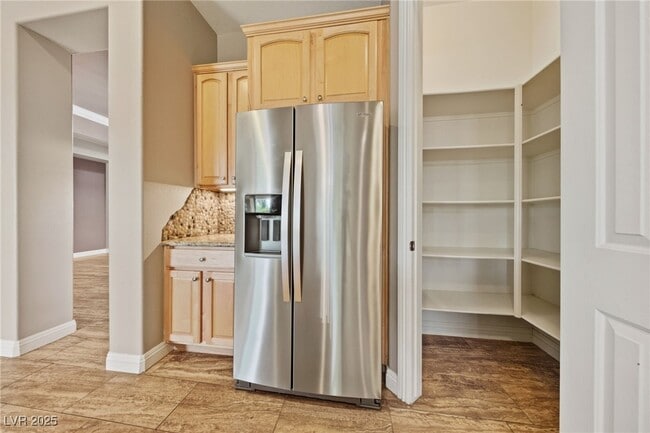 Building Photo - 916 Viscanio Pl