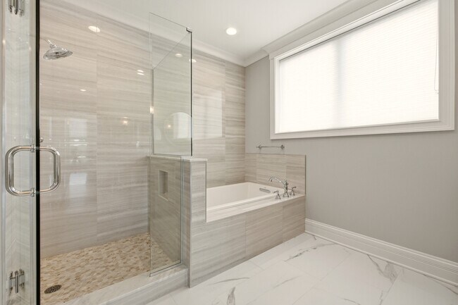 Building Photo - 6600 Seminary Woods Pl