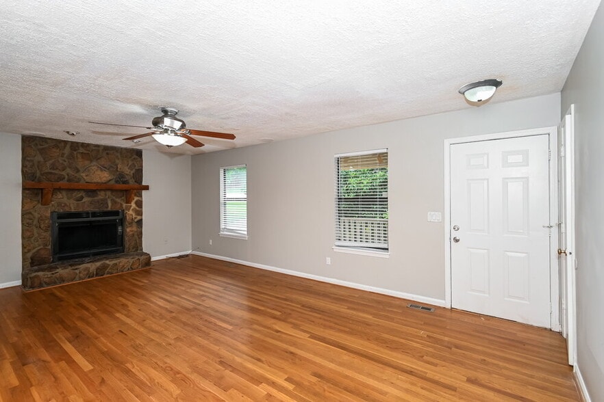Building Photo - 3278 Pilgrims Ct