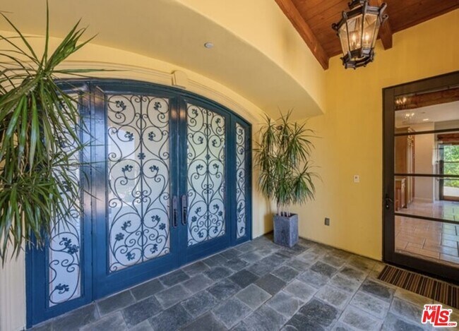 Building Photo - 3110 Benedict Canyon Drive