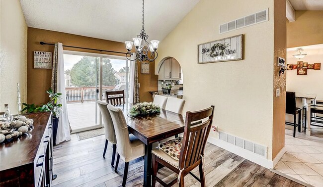 Building Photo - Huge room in a large shared home, private bathroom, great neighborhood, friendly roommates!