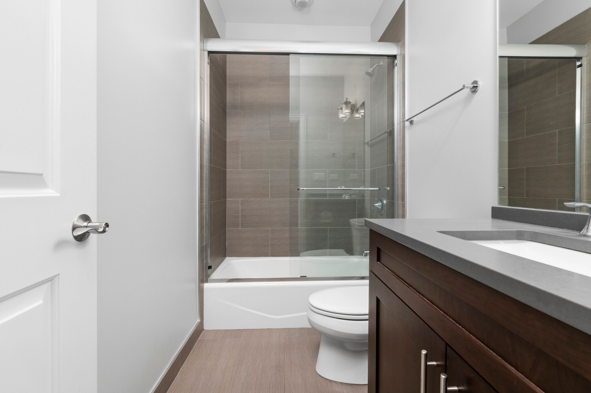 Building Photo - 1322 W Grand Ave