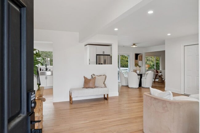 Building Photo - Updated Woodland Estates Home