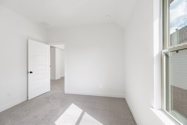 Building Photo - 21127 Coral View Dr