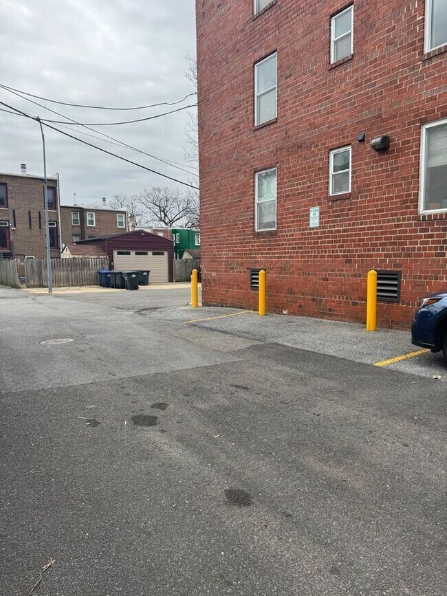 Building Photo - 420 16th St SE