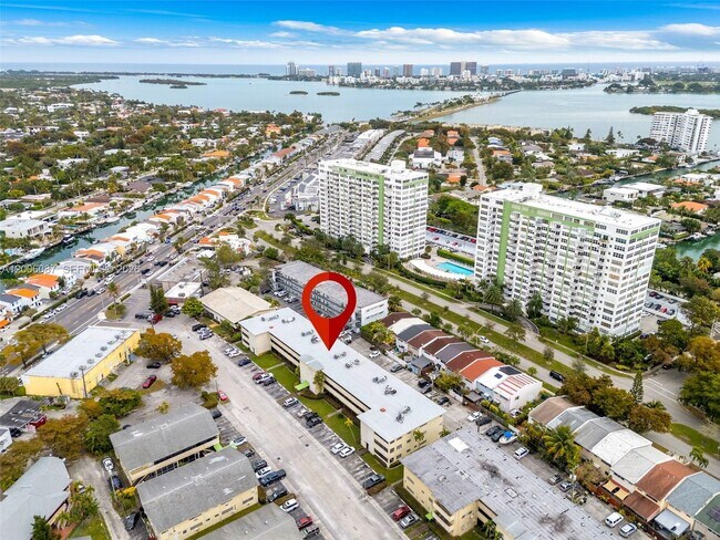 Building Photo - 11960 NE 19th Dr