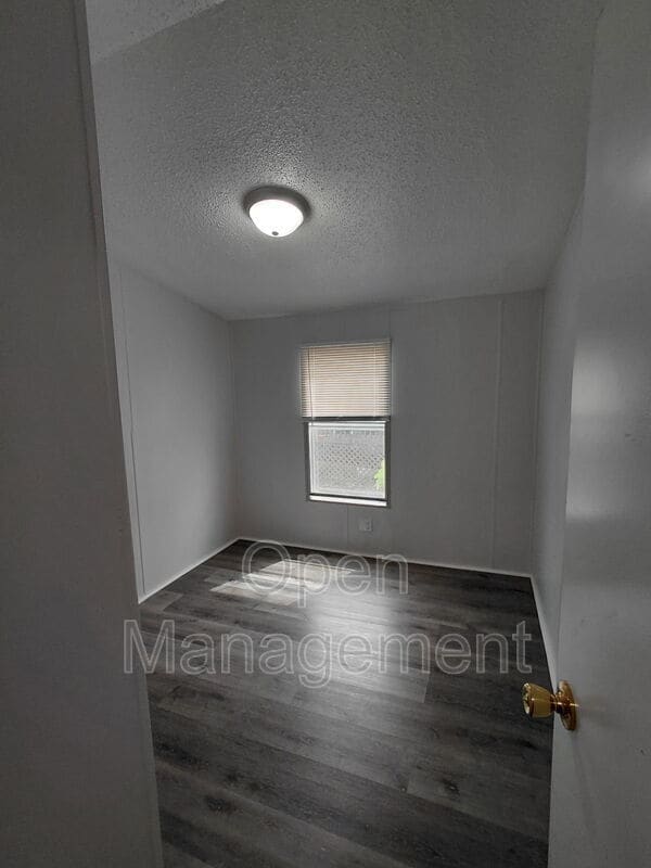 Building Photo - 301 Mantle Ave