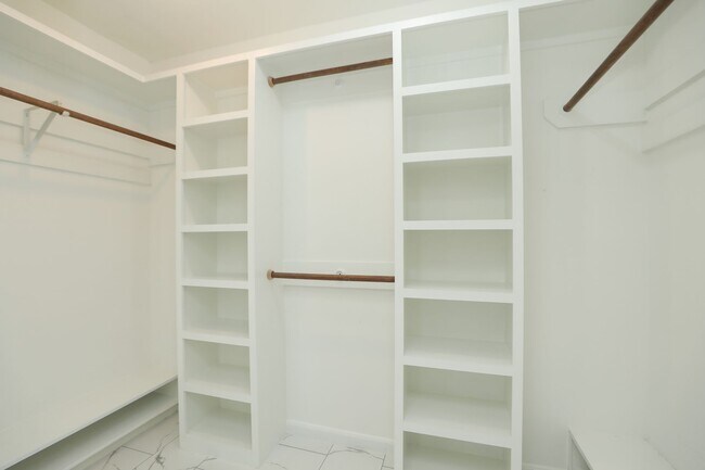 Building Photo - For Lease | 5 Bed, 2.5 Bath | 3,094 Sq Ft ...