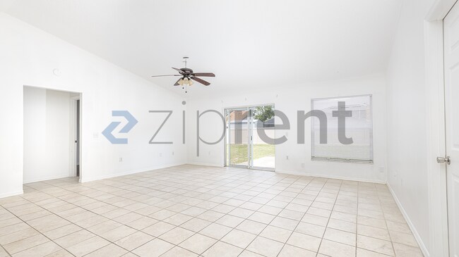 Building Photo - 2750 Gramercy Dr