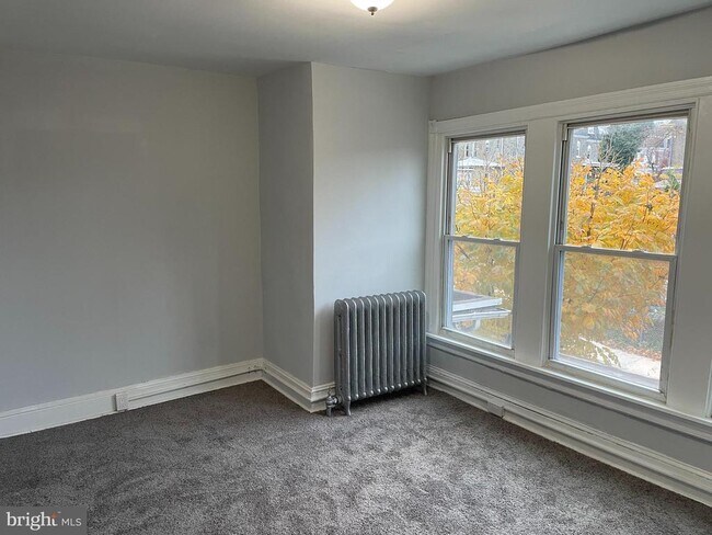 Building Photo - 532 E Mayland St