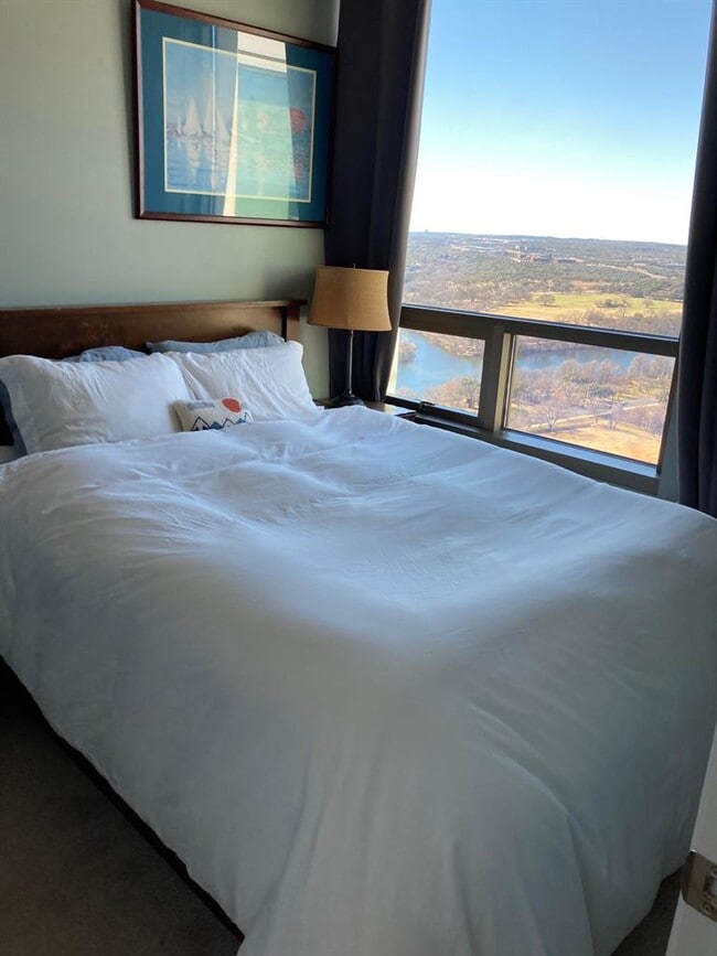 Building Photo - 300 Bowie St