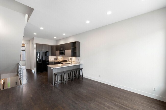 Building Photo - Modern 2BD, 2BA LoHi Townhome with Rooftop...