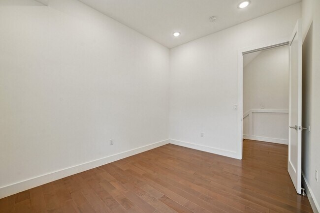 Building Photo - 46 Carlton Ave