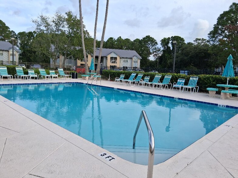 101 Bent Tree outdoor pool - 101 Bent Tree Dr