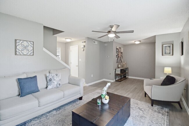 Building Photo - 102 Lago Vista Blvd