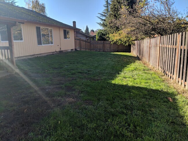 Building Photo - Adorable 3 Bed 2 Bath Ranch Style Home on ...