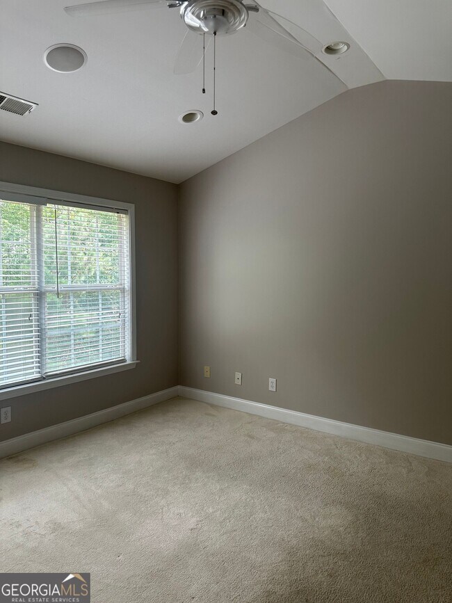 Building Photo - 711 Pine Grove Cir
