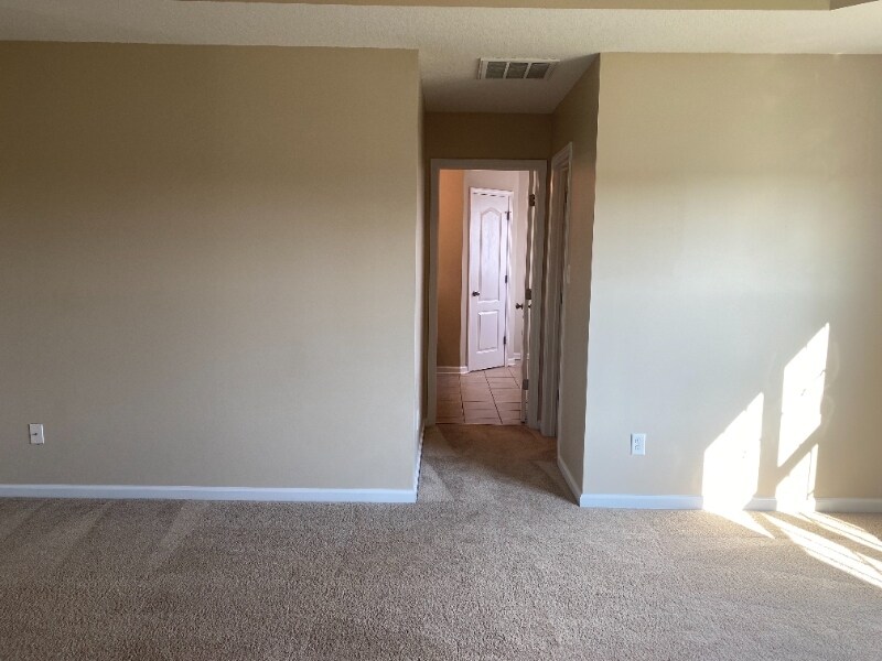 Building Photo - 131 Cavalier Dr