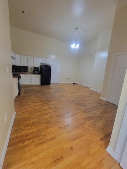 Building Photo - 409 W 53rd St