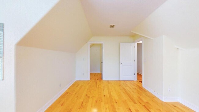 Building Photo - 100 Sweetbriar Lakes Dr