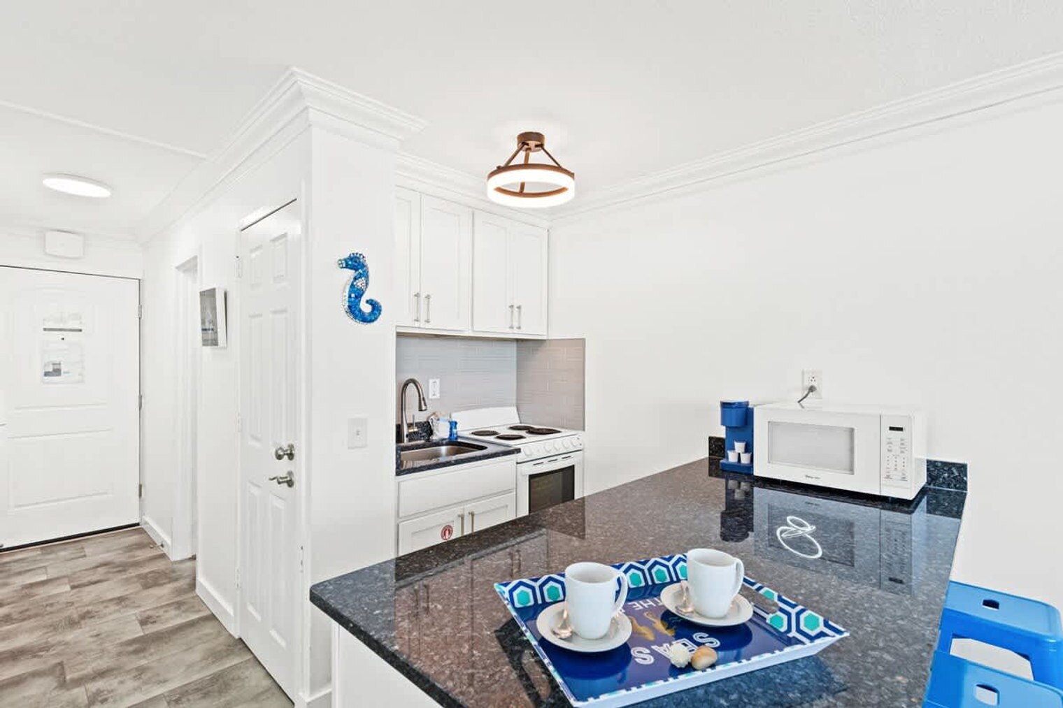 Building Photo - 8817 S Thomas Dr