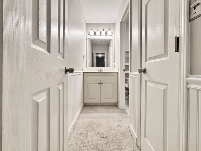 Building Photo - Charming 3 BR/2BA Townhome in Marietta!
