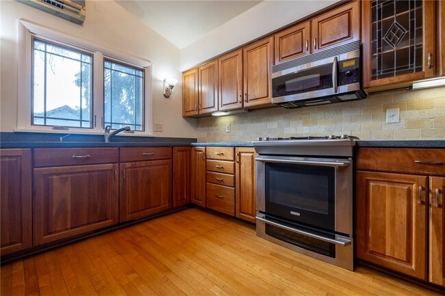 Building Photo - 305 Castlebar Rd