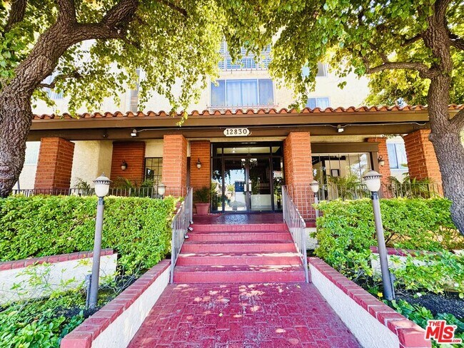 Building Photo - 12830 Burbank Blvd