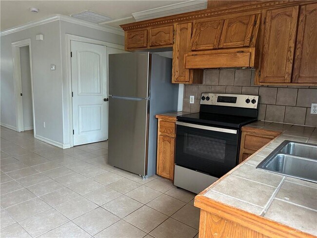 Building Photo - 13 E Quail St