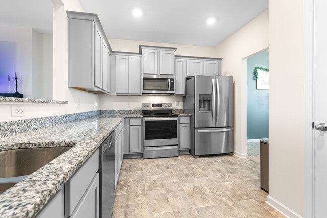 Building Photo - Welcome Home to Comfort, Space & Convenience in Decatur!