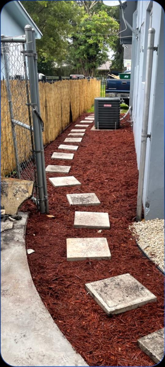 Building Photo - 1360 NE 144th St