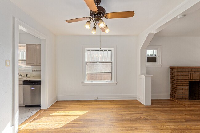 Building Photo - Great two bed two bath bungalow for rent i...