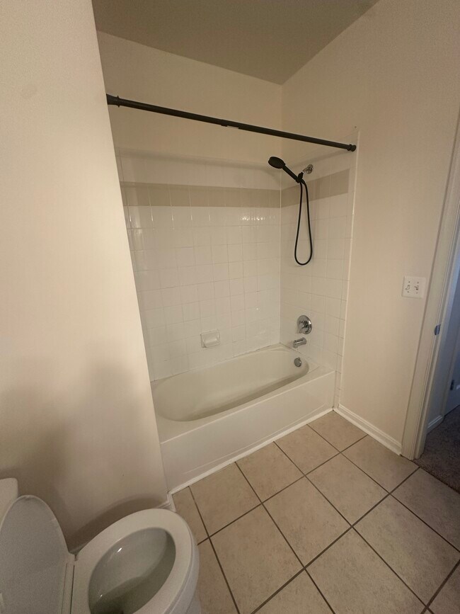 MBR tub - 4860 Eisenhower Ave