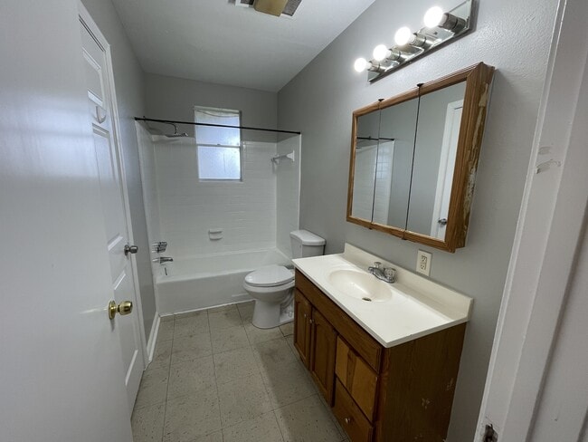 Building Photo - 2722 Delille St