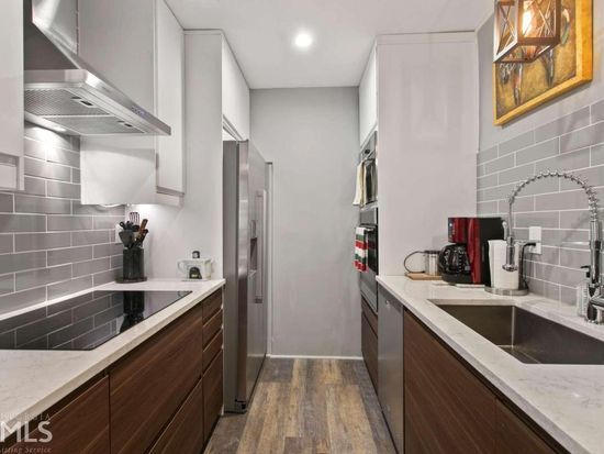 Kitchen - 2110 Pine Heights Dr NE