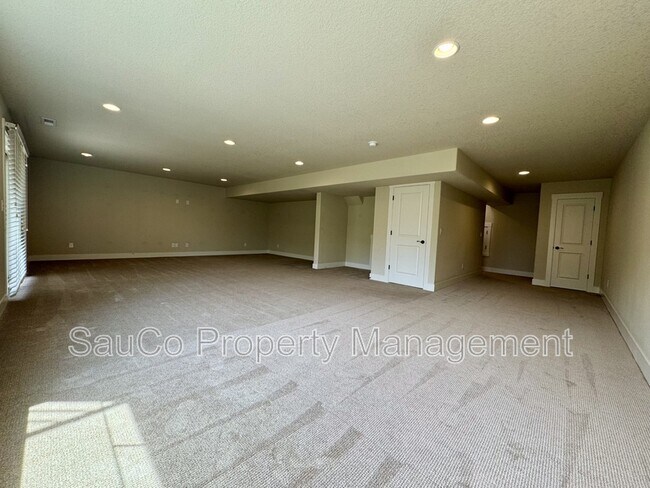 Building Photo - 16858 SW Larkspring Ln
