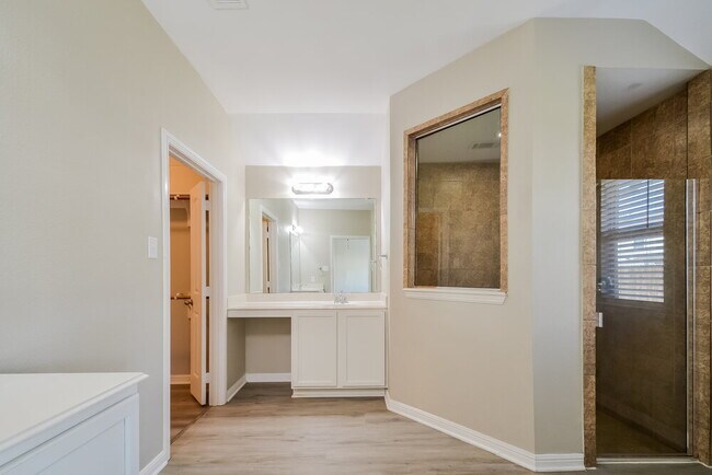 Building Photo - 1717 Nightingale Dr