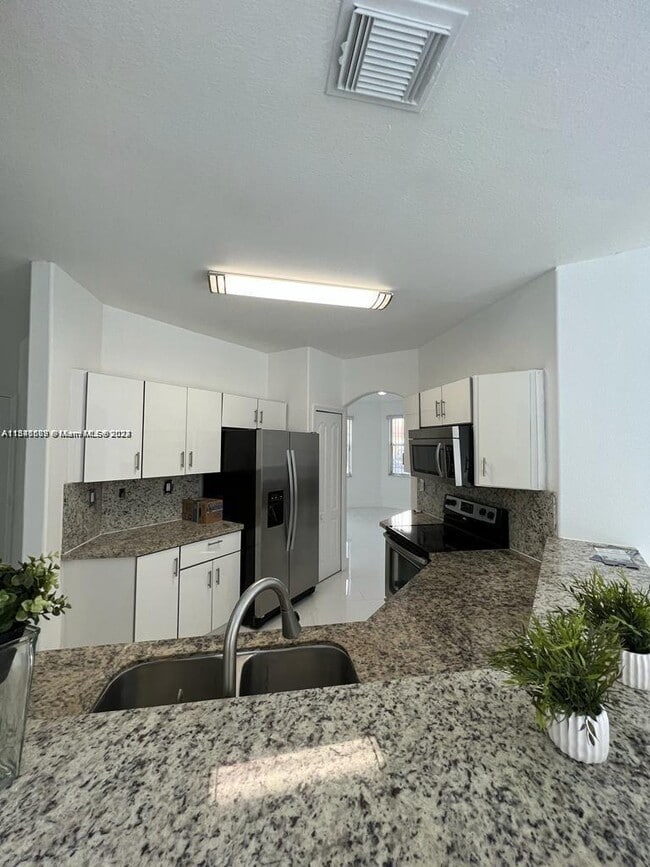 Building Photo - 11300 NW 74th Terrace