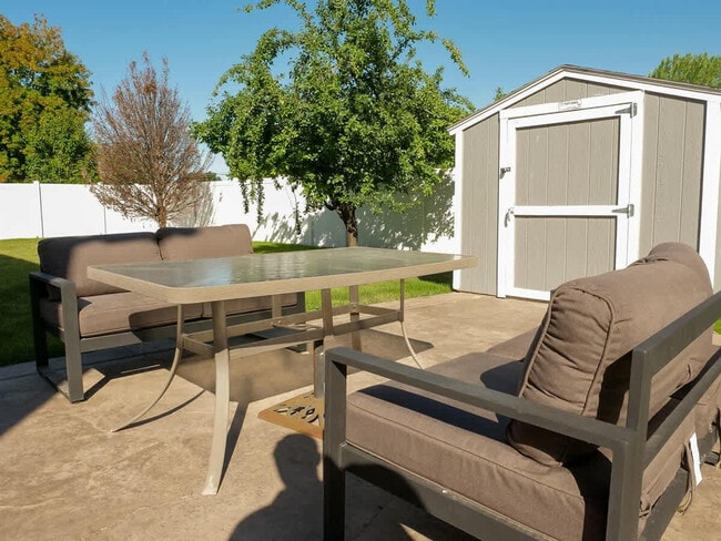 Building Photo - 151 Cub St W