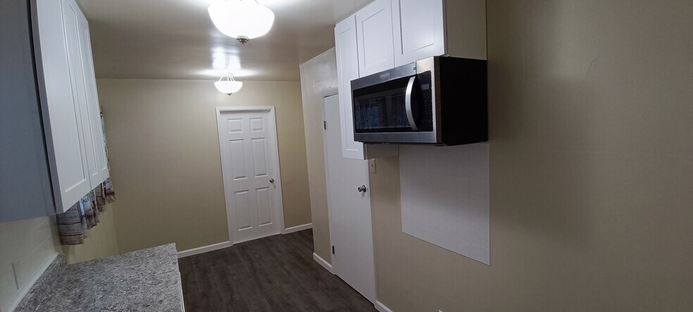 Building Photo - 1211 W 110th St