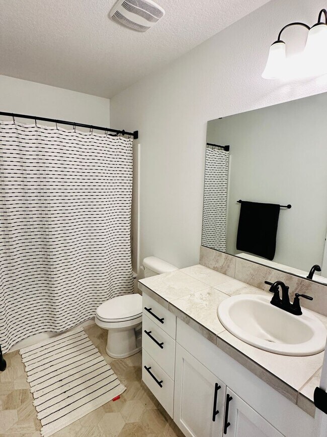 Building Photo - Charming Newer Ridgefield Home with Upgrades Throughout