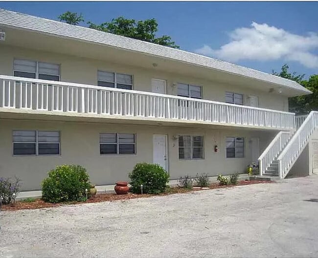 Building Photo - 110 SE 7th St