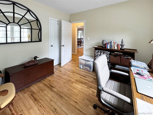 Building Photo - 471 Main St