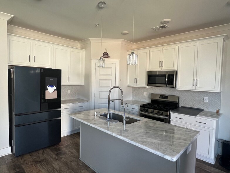 Building Photo - 386 Hammock Ln